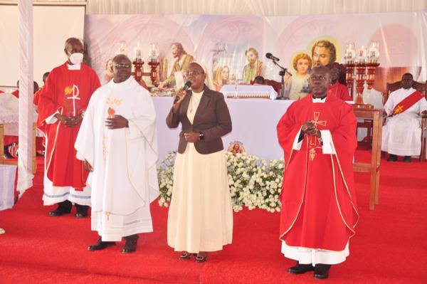 Old students who are now priests and Sister